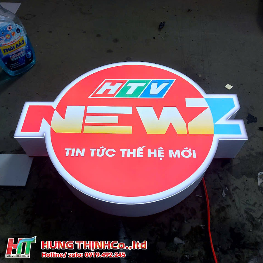 Hộp đèn hút nổi Newz