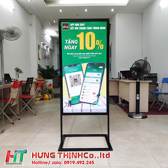 Thi công standee chân sắt quảng cáo tại TPHCM