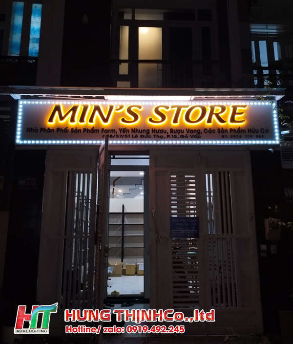 Bảng hiệu đèn LED nổi bật về đêm