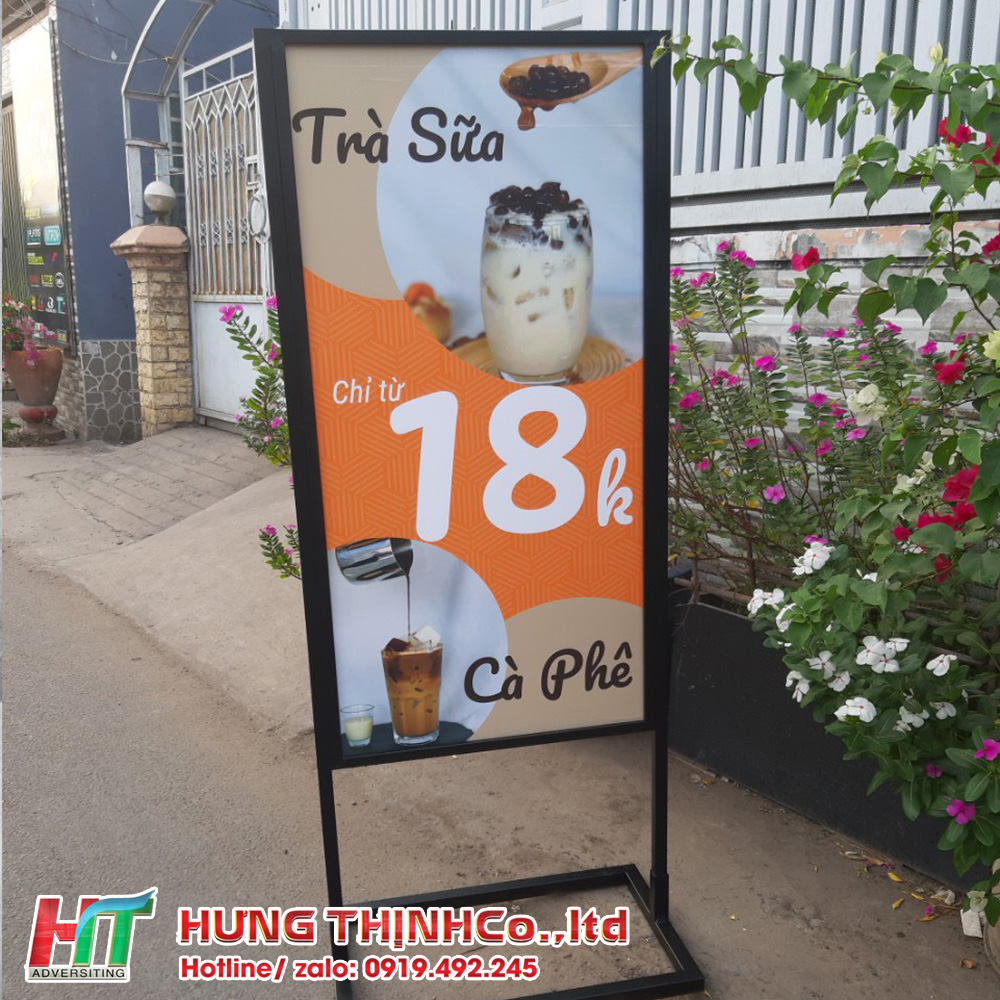 Thi công standee giá rẻ